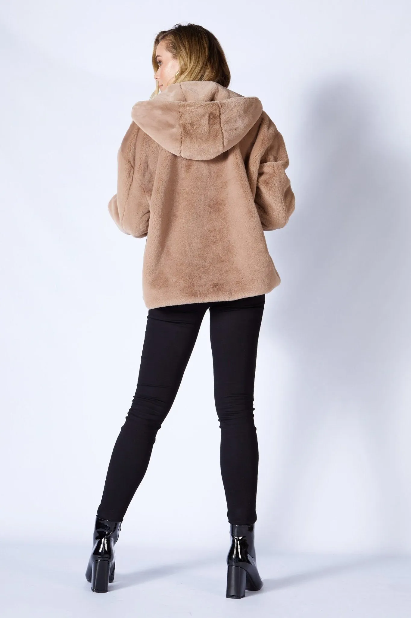 Fate   Becker Ellis Faux Fur Coat in Light Mocha