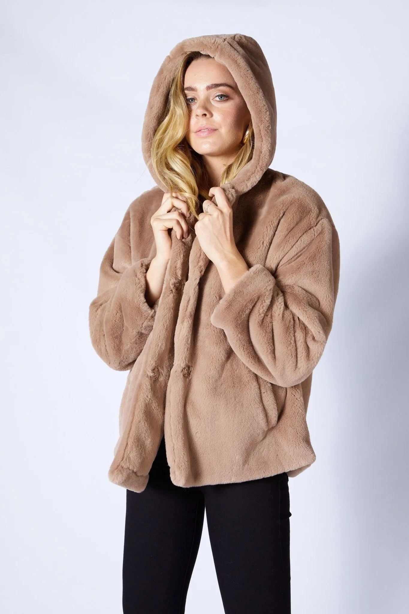 Fate   Becker Ellis Faux Fur Coat in Light Mocha