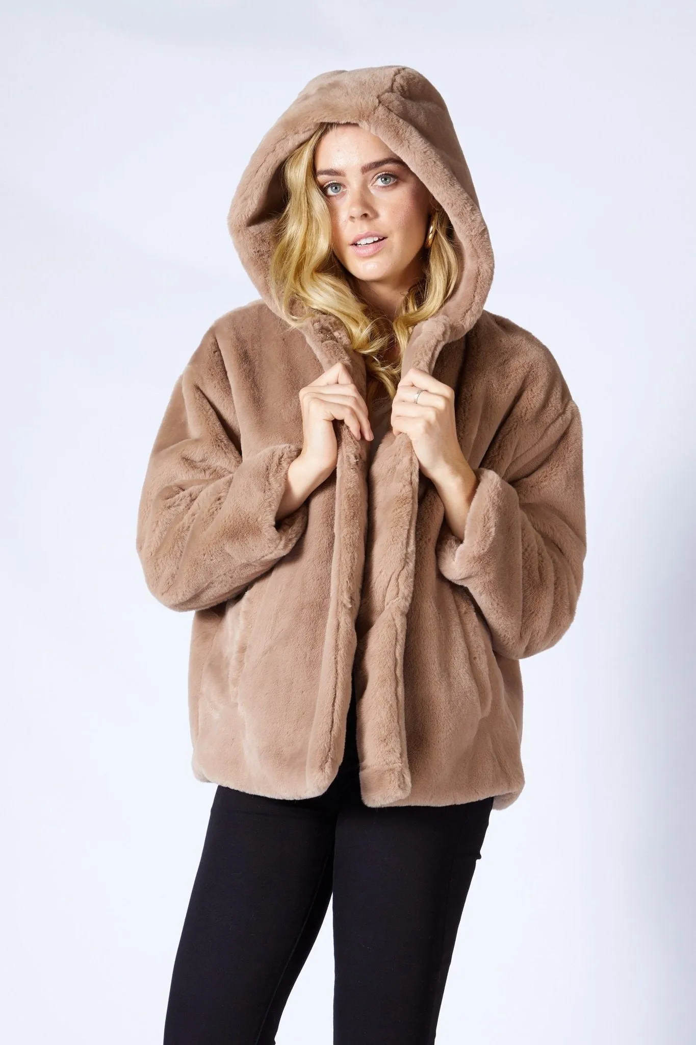 Fate   Becker Ellis Faux Fur Coat in Light Mocha