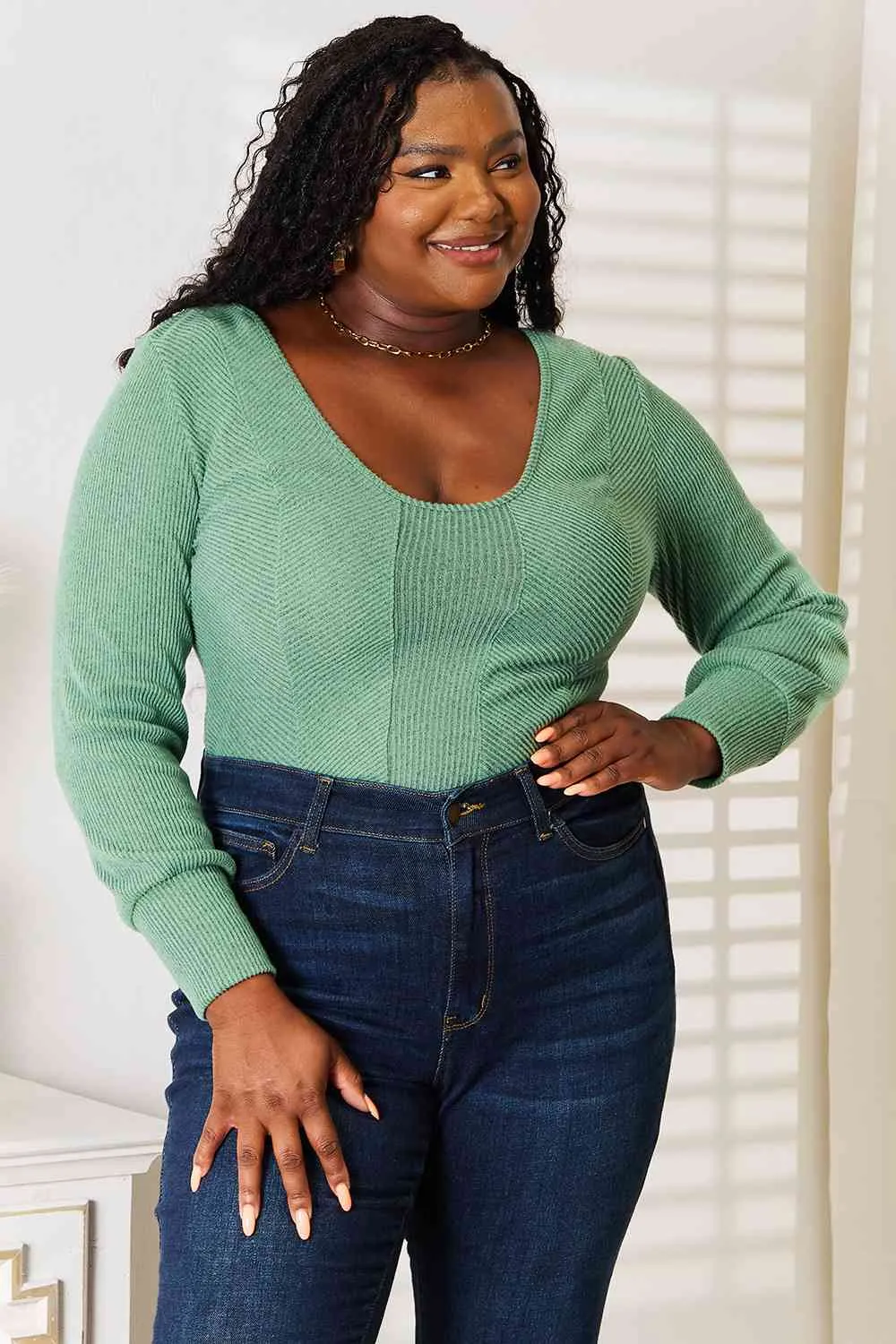 Green Scoop Neck Long Sleeve Top