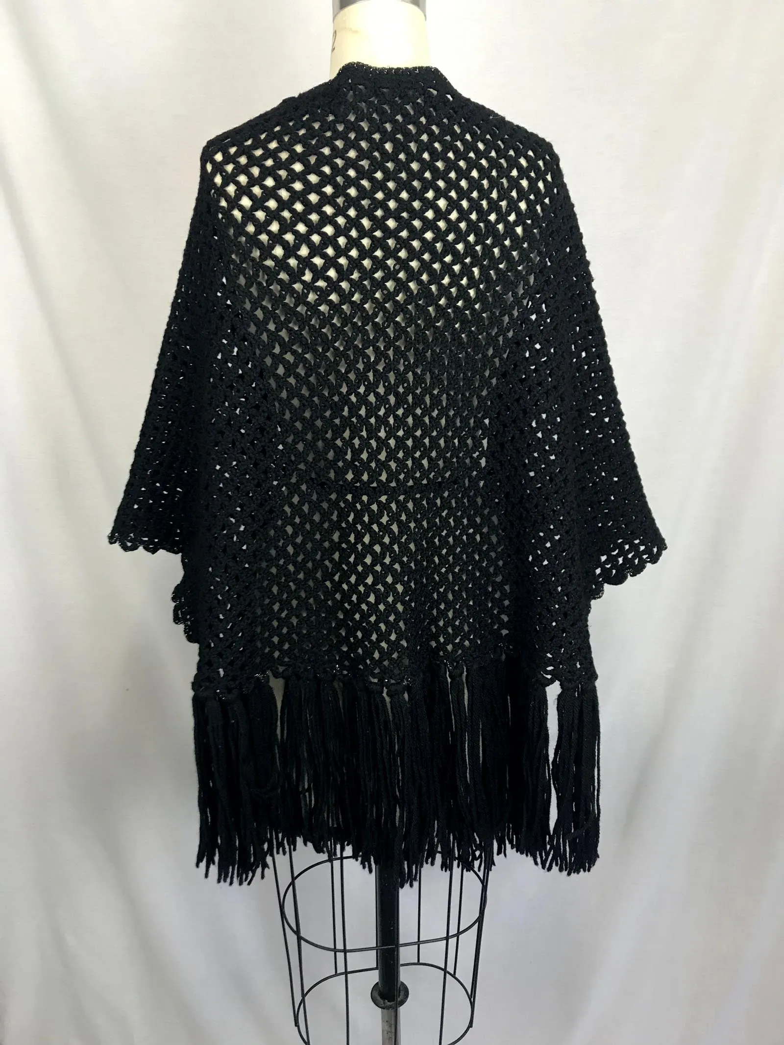 Vintage 70s | Black Hippie Woodstock Mod Boho Crochet Poncho Capelet Cape Shawl