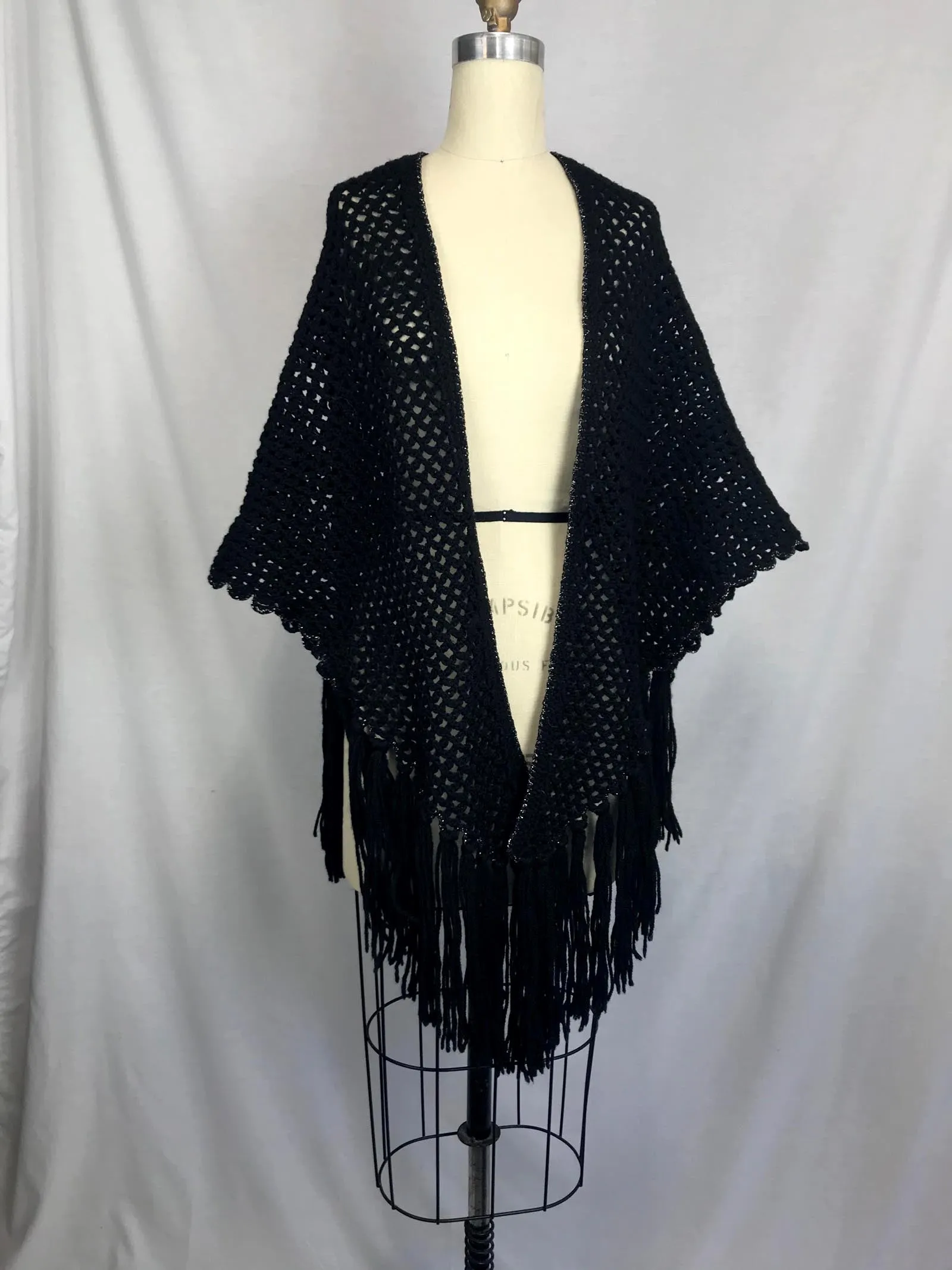 Vintage 70s | Black Hippie Woodstock Mod Boho Crochet Poncho Capelet Cape Shawl