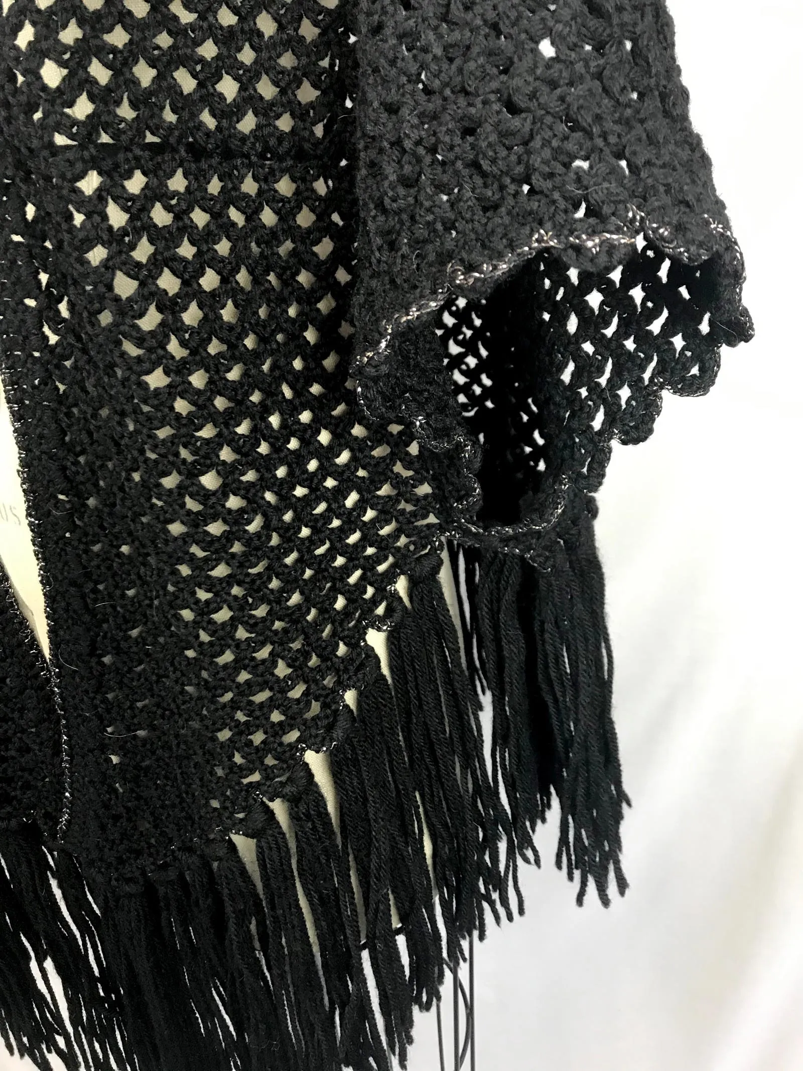 Vintage 70s | Black Hippie Woodstock Mod Boho Crochet Poncho Capelet Cape Shawl