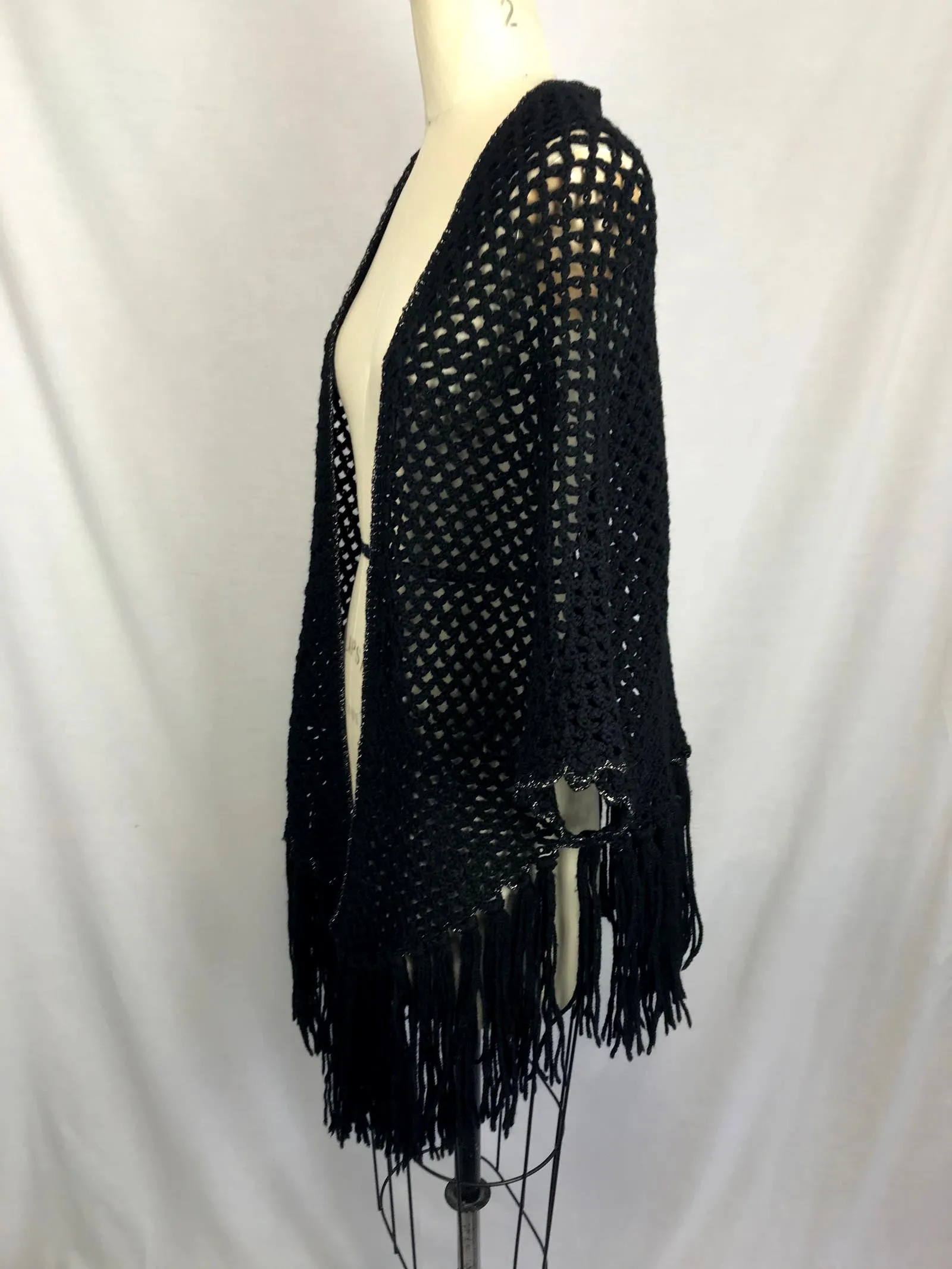 Vintage 70s | Black Hippie Woodstock Mod Boho Crochet Poncho Capelet Cape Shawl